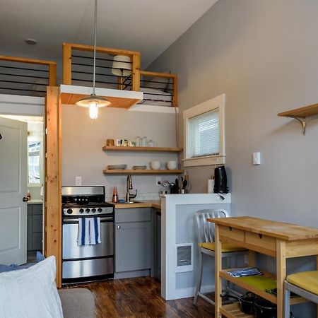 Tiny House By Kabino Mini Modern Tiny Home Heart Of Green Lake Pet Friendly Wifi Loft Up Ladder Plus Sleeper Sofa Сиатъл Екстериор снимка