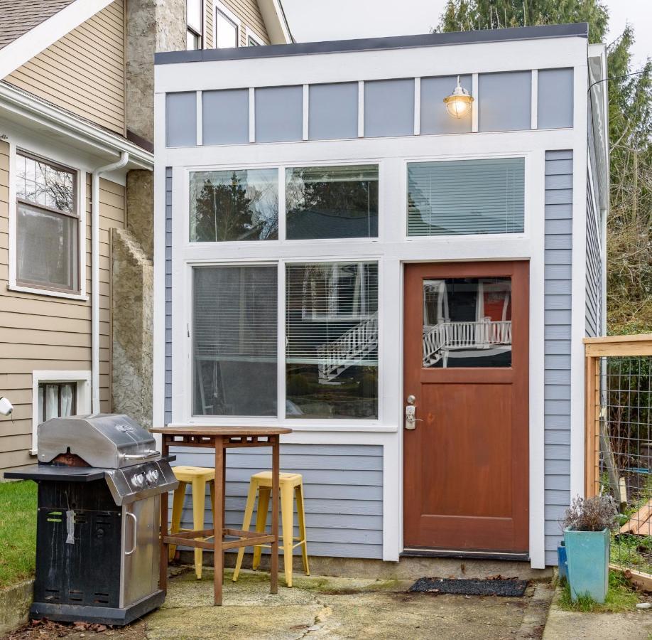 Tiny House By Kabino Mini Modern Tiny Home Heart Of Green Lake Pet Friendly Wifi Loft Up Ladder Plus Sleeper Sofa Сиатъл Екстериор снимка